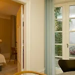 Апартаменты Flat With Cobbled Courtyard In