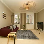 Flat With Cobbled Courtyard In