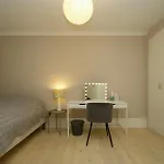 Flat With Cobbled Courtyard In