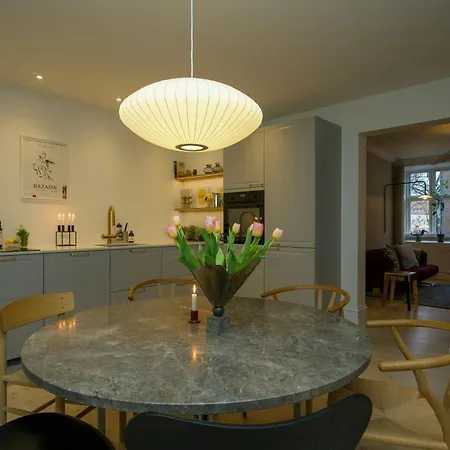 Flat With Cobbled Courtyard In *