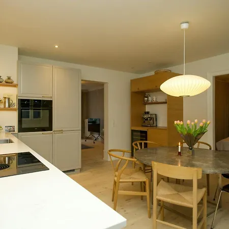 Flat With Cobbled Courtyard In