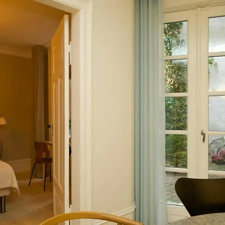 Apartamento Med Brolagt Gard I Hjertet Af
