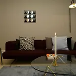 Flat With Cobbled Courtyard In *